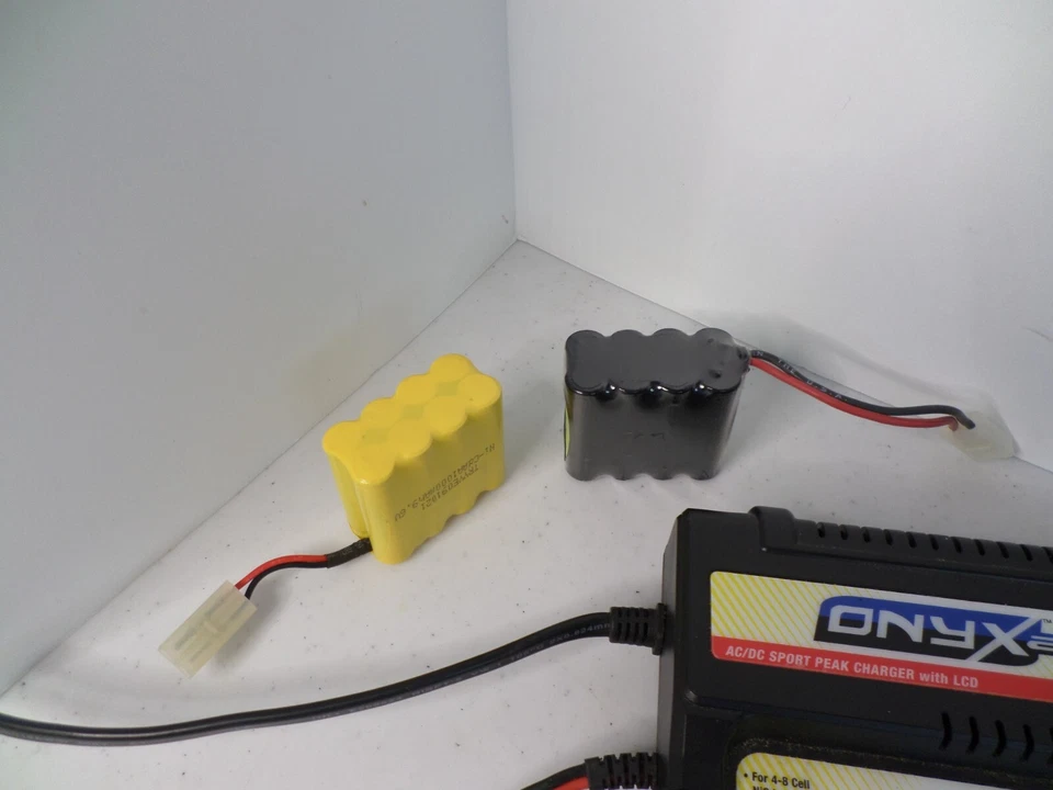 Duratrax Onyx 240 AC/DC Dual Peak Charger DTXP4240 with various batteries manual - Image 3 of 4