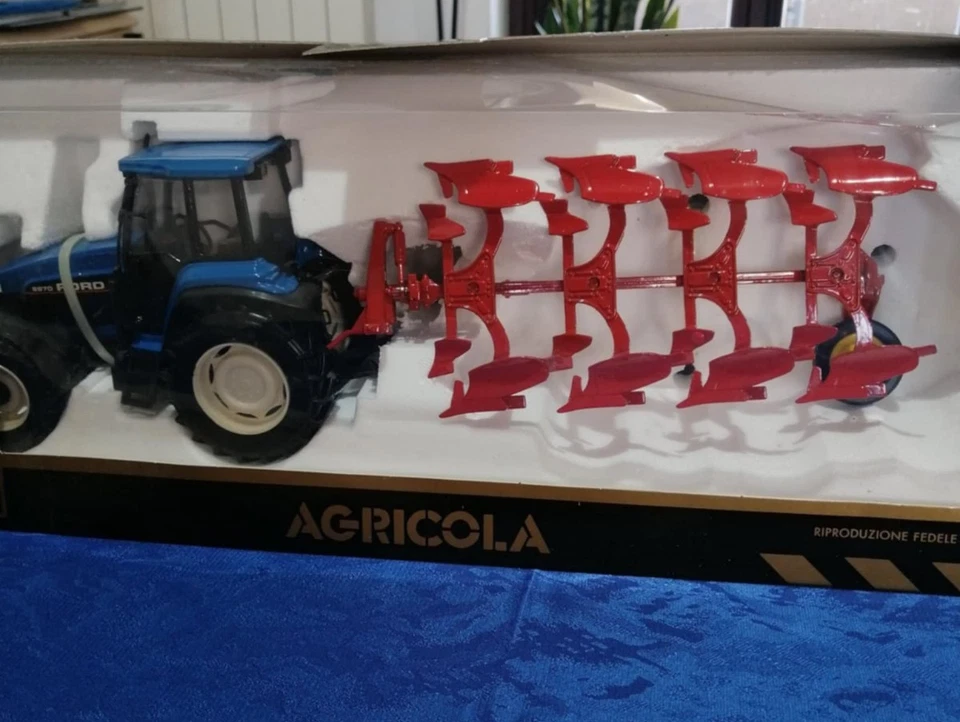 ROS AGRITEC MODEL FORD 8970 + ARATRO - 1:25 Collezione GOLD - LIMITED EDITION  - Immagine 3 di 4