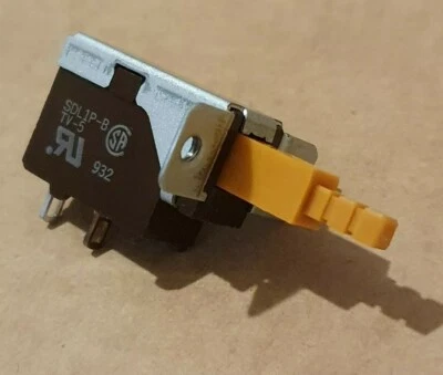 ALPS ELECTRIC PUSH SWITCH SPST LATCHING ON OFF 5A 240V M3 MOUNT SOLDER TAG SDL1P-B