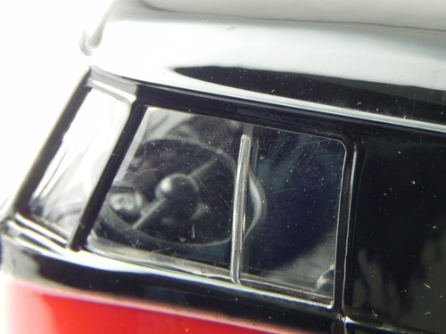 VW T1 furgoneta negro rojo coche en miniatura 79342 Motormax 1:24 - Imagen 6 de 7
