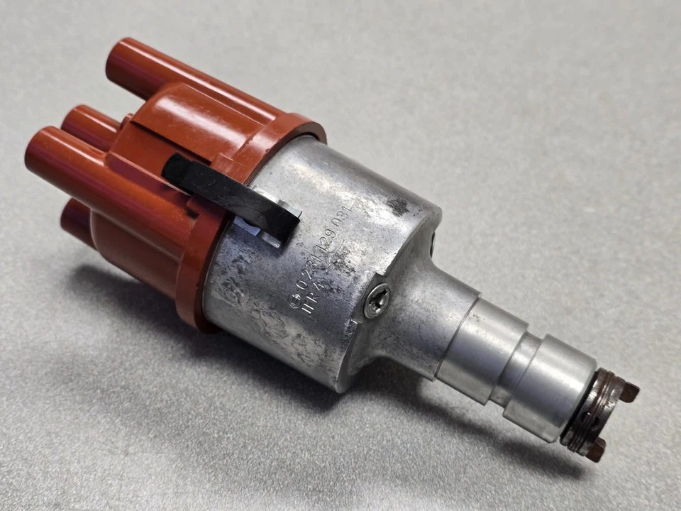 BONITO DISTRIBUIDOR ENCENDIDO ORIGINAL USADO PORSCHE 356C 912 BOSCH JFR4 0231129031 Foto 2 de 4