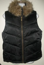 #823 Gap Body M Black Quilted Puffer Vest Jacket Faux Fur Collar Full Zip Fleece