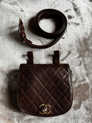 Chanel vintage authentique Sac banane marron matelassé en cuir caviar - Photo 1/4