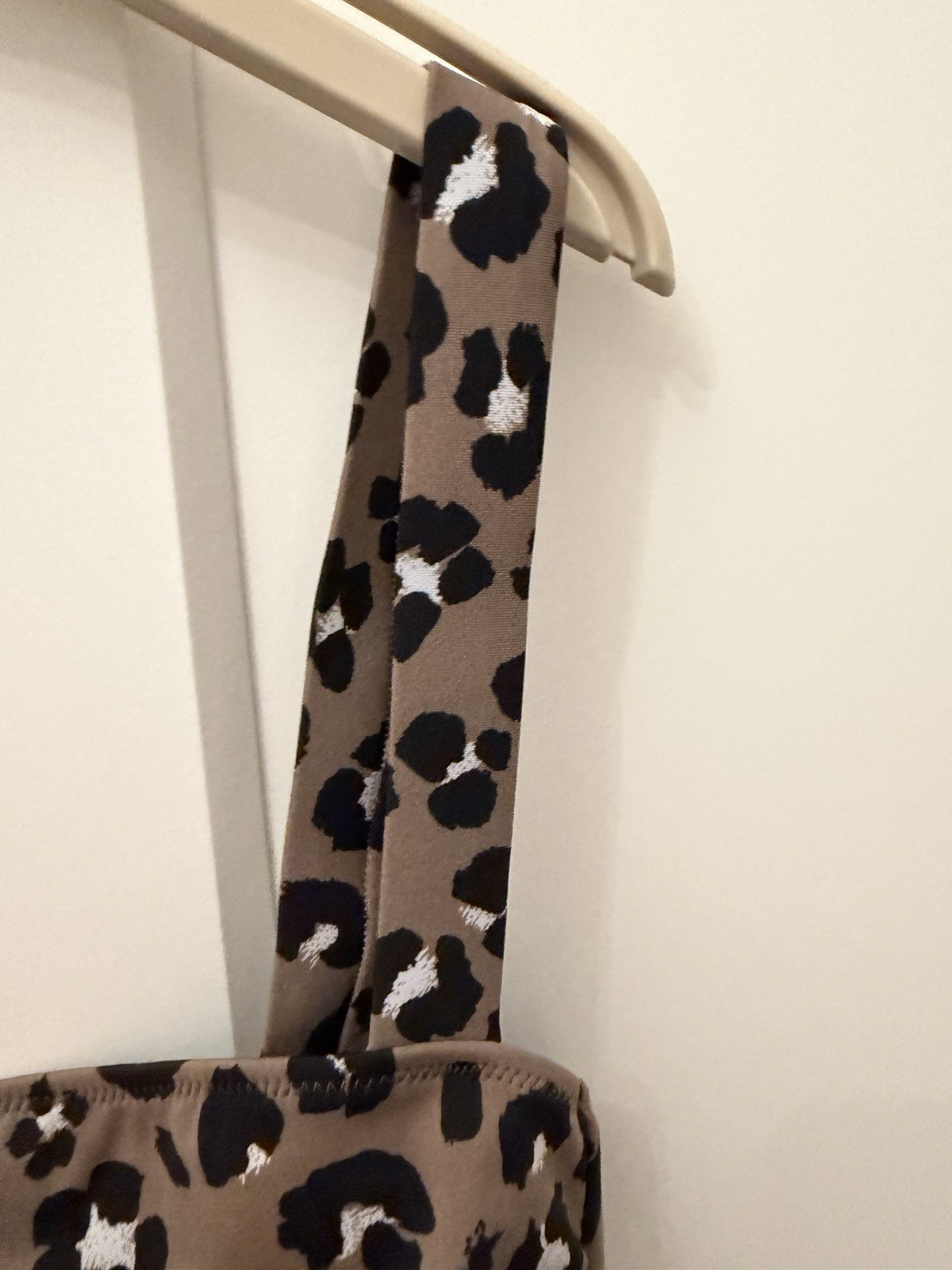 Calvin Klein Leopard Print Bikini Set RRP £78 BNWT  XS Top,S Bottoms + Scrunchie image 7