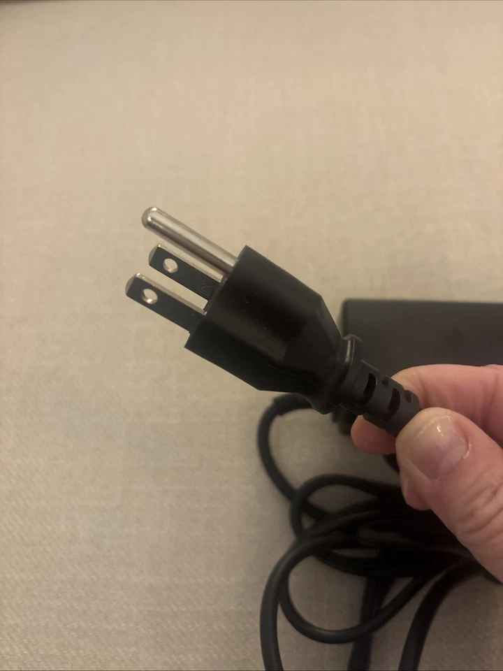 HP 45W USB C Charger Power Adapter - Image 3 of 4