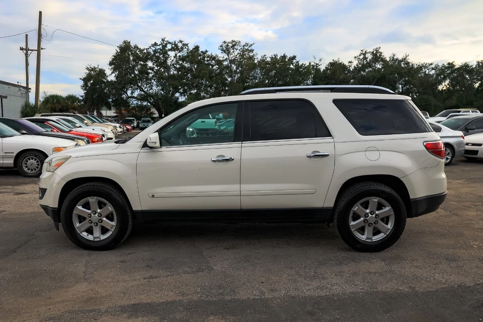 2009 Saturn Outlook XR - Image 3 of 4