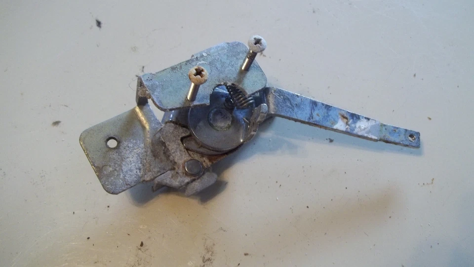 Hotpoint Dishwasher Model HDA477K-01 Door Latch WD13X5014 — 第 2/2 张图片