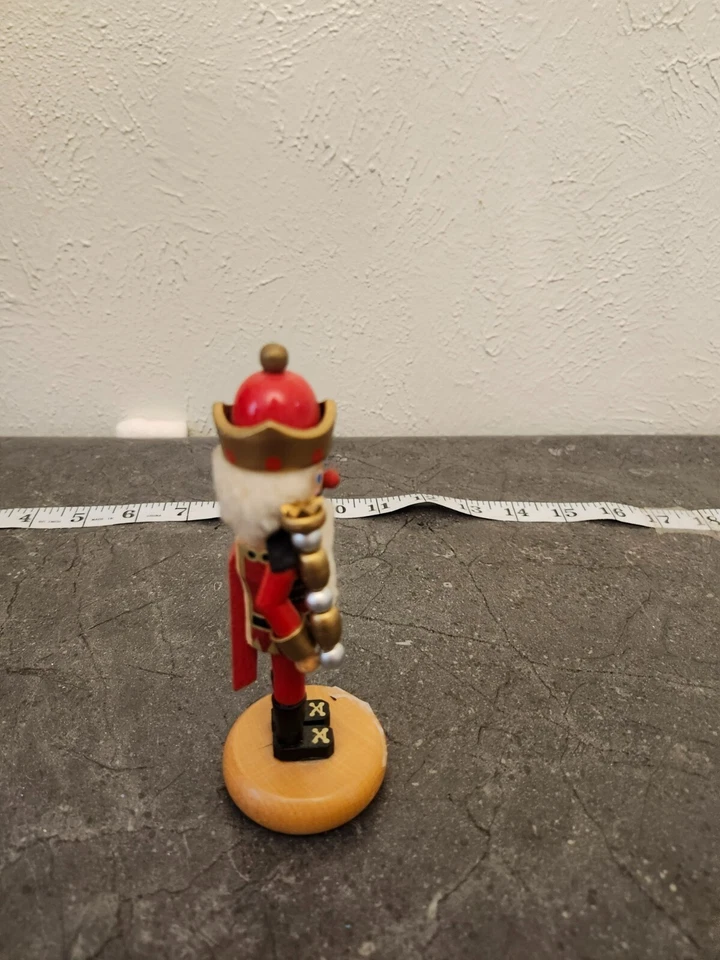 Steinbach Christmas and Winter  Nutcracker - Image 4 of 4