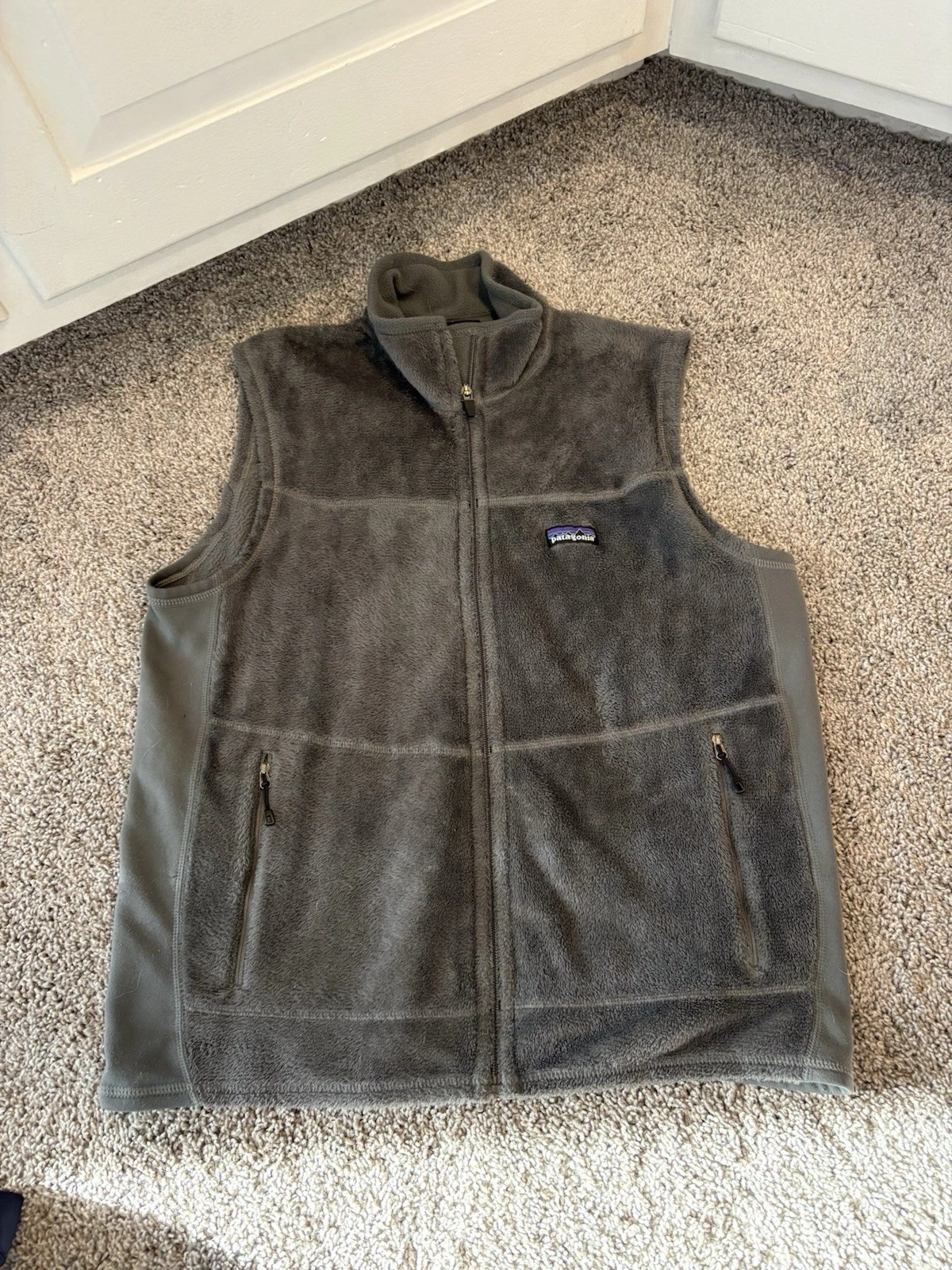 Patagonia Vest Jacket Mens Gray Black Fuzzy Fleece Polartec Hiking Camping 25154