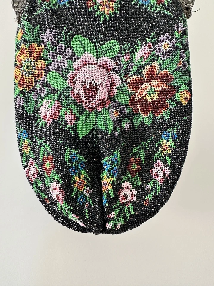 Antiguo bolso de noche negro microcuentas con diseño floral-ver fotos Foto 4 de 4