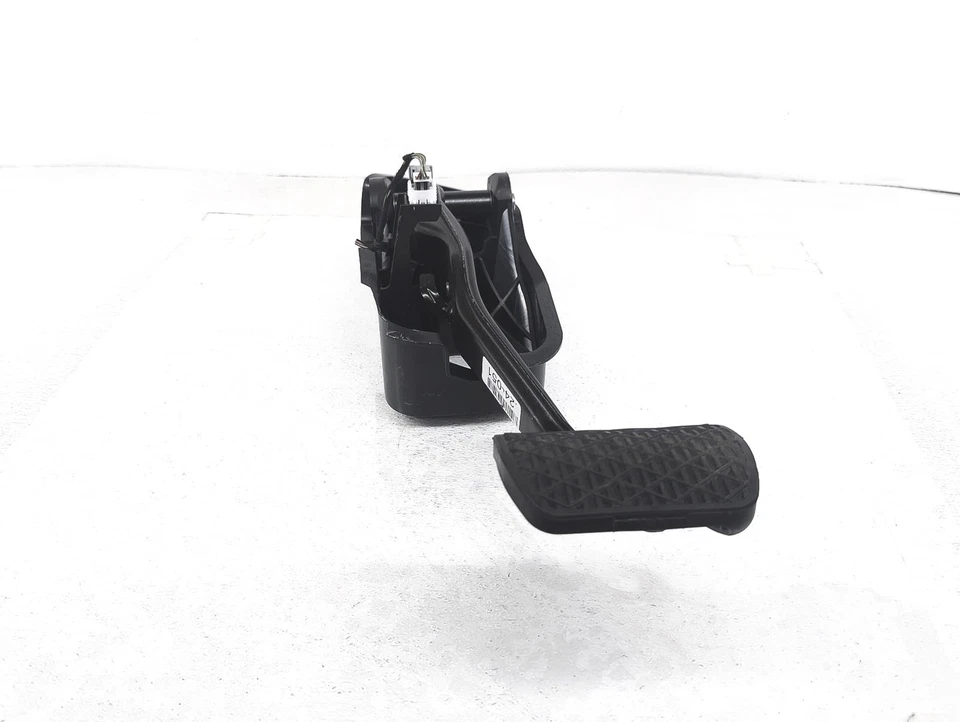 Pedal de freno Mercedes-Benz E300 2017-2019 con montaje de soporte 205-292-04-15 Foto 4 de 4