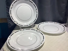 Corelle by Corning Zenith Black 10.25” Dinner Plates Set of 3 NICE