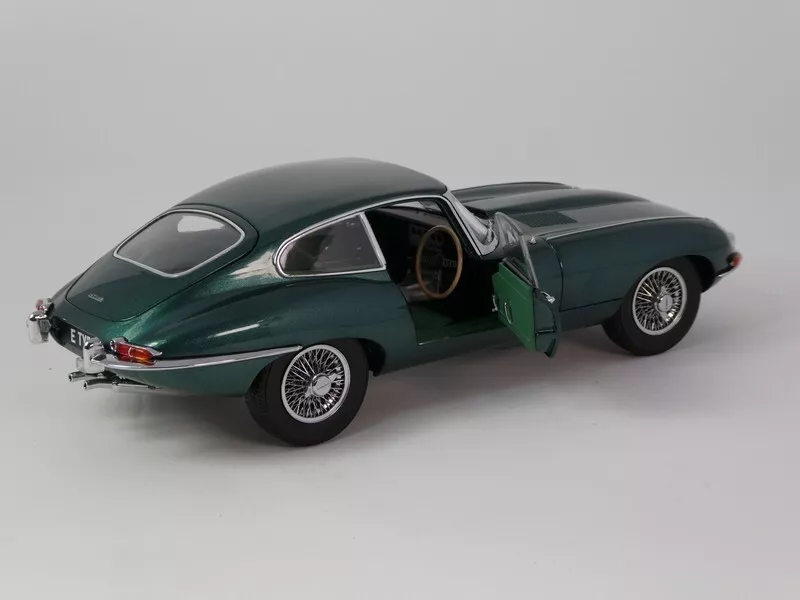 Kyosho Jaguar E-Type Coupe dark green 1961 1/18 08954DG - Immagine 3 di 4