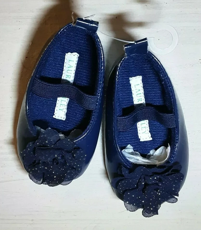 Zapatos Laura Ashley Mary Jane Bebés Talla 2 Usados Se ven Nuevos con Flor Azul en la Puntera Foto 2 de 4