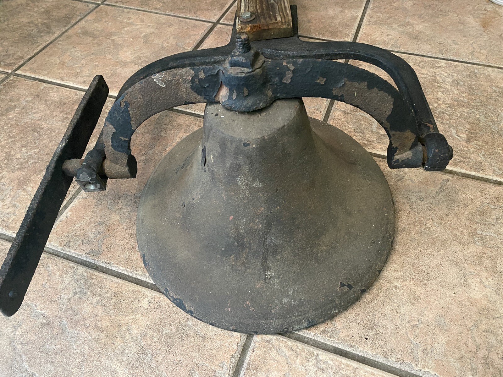 Bell Fredericktown Ohio No. 1 Mfg In 1800s Dinner/Farm Sturdy Mount