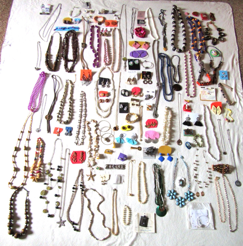Large Lot 5.5 Lbs Costume Jewelry Earrings Necklaces Bracelets Pins + More!