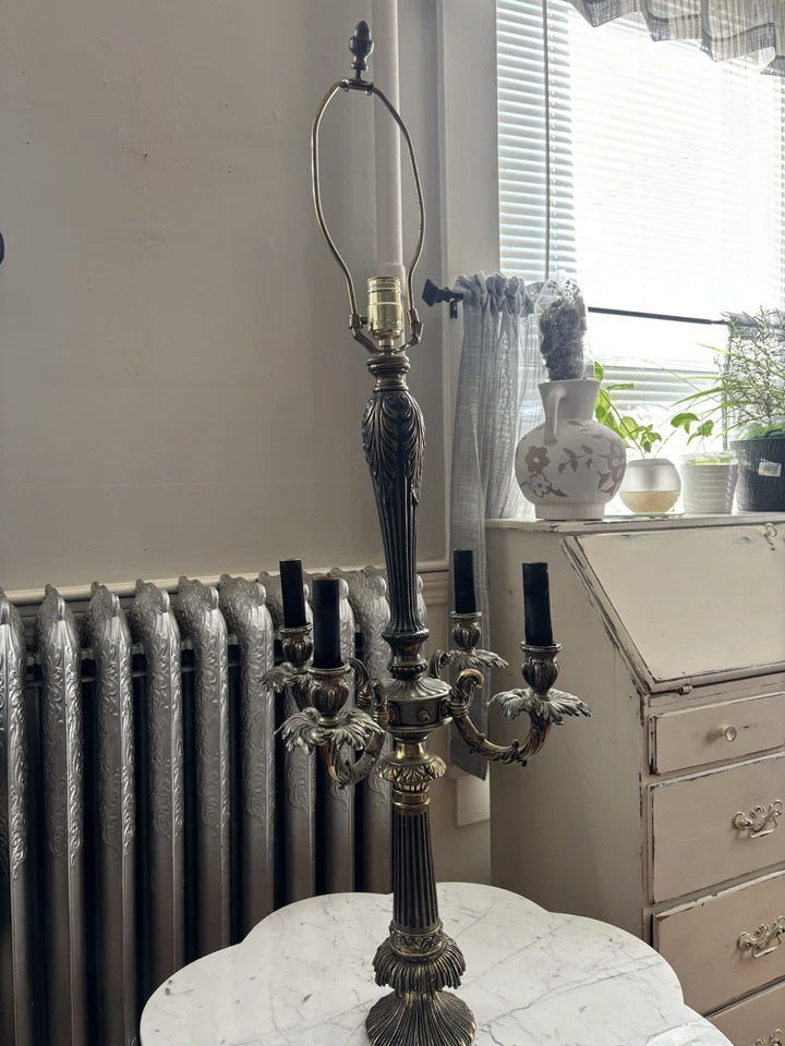 CandleBra vintage de latón macizo con mesa de mármol conectada Foto 4 de 4