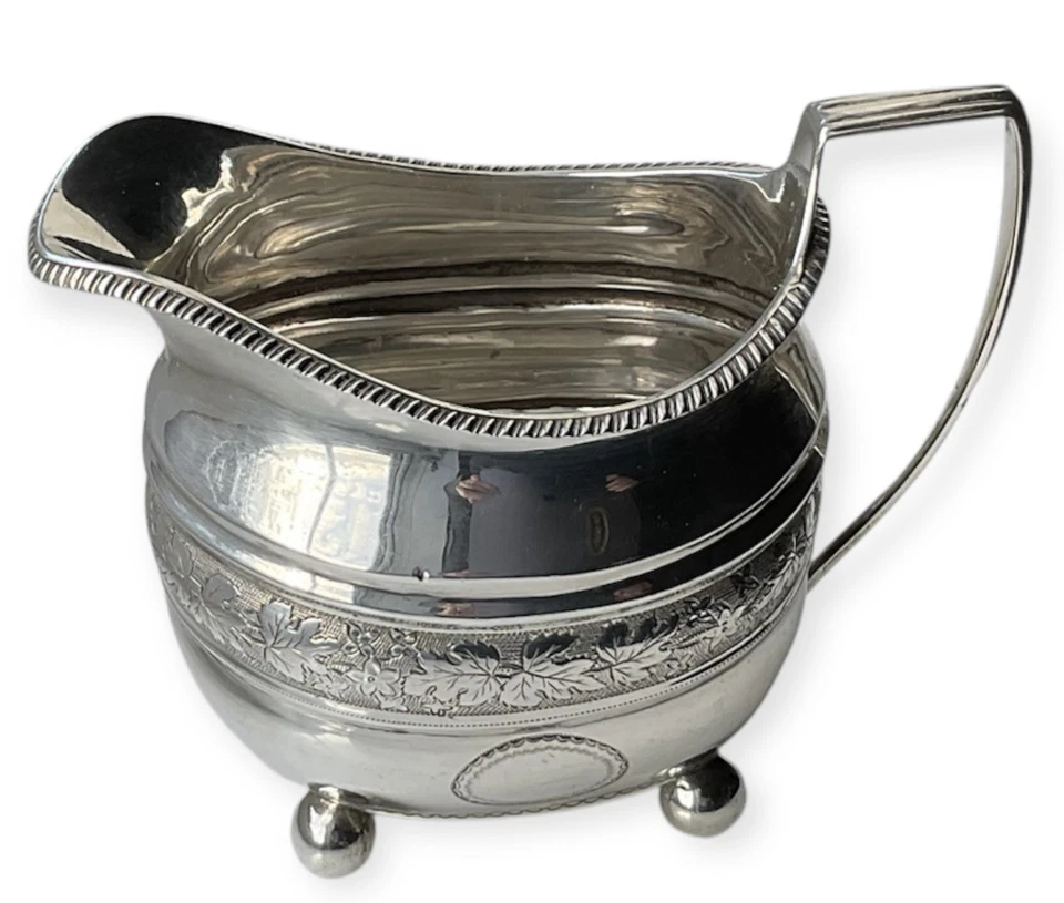 Jarra georgiana de plata maciza crema Londres 1810 I·P sello 189 g grabado floral Foto 2 de 4
