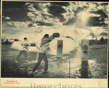 1988 Press Photo Firemen dousing fires with buckets of water - lrb30543
