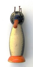 Tricotin ancien en bois : Pingouin, années 1950