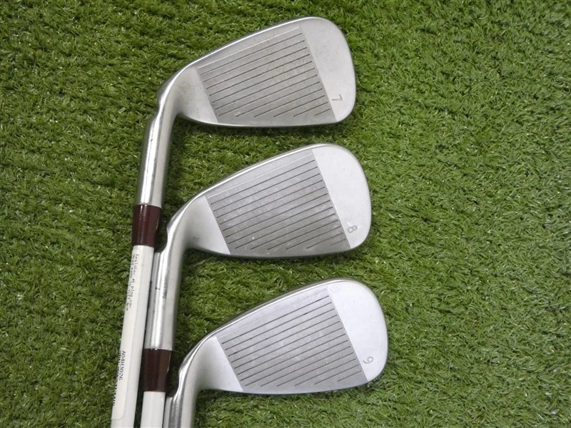 PING G Le2 Womens Irons 7-9 (No P Wedge) ULT 240 Lite Ladies Graphite Black Dot  - Image 3 of 4