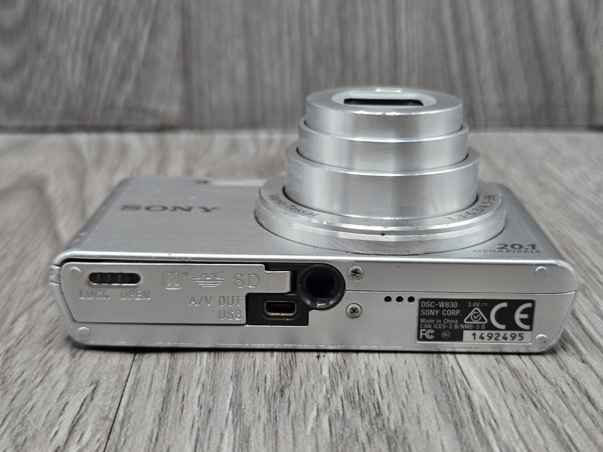 Sony DSC-W830 Cyber-Shot 20.1MP 8x zoom Digital Camera Silver