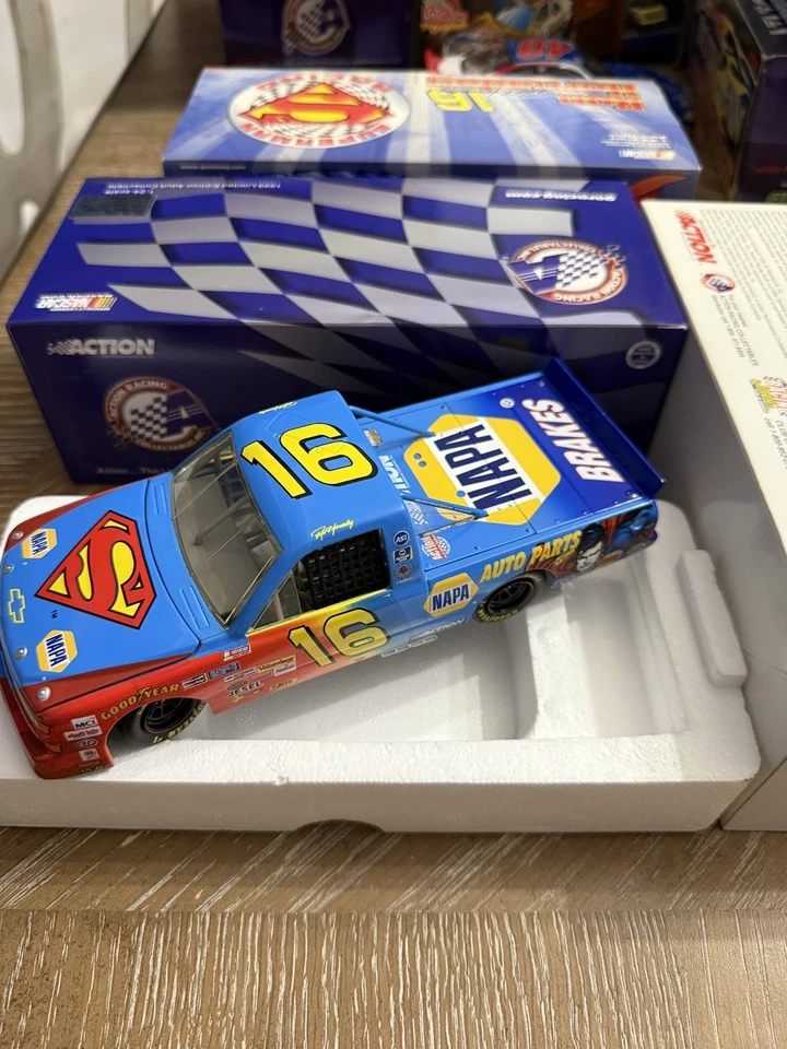 1999 Ron Hornaday #16 NAPA/Superman Chevy Super Truck 1:24 Scale 1/7920 - Image 4 of 4