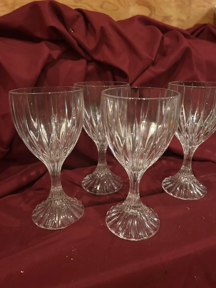 Copos de vinho cristal Mikasa Pask Lane 6 3/4 pol. altura conjunto de 4 - Imagem 3 de 4