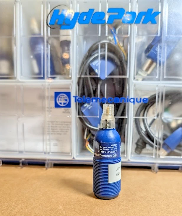 Telemecanique XX6V3A1PAM12 Ultrasonic Sensor Cyl. M30,PNP-1NO, 24V, M12(NewNB) - Image 3 of 4