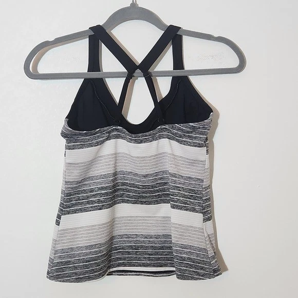 Camiseta sin mangas deportiva a rayas Nike negra y gris talla pequeña Nike a rayas Foto 4 de 4