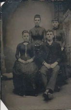 PHOTO OF THREE YOUNG WOMEN   MAN W/ PAINTED BACKDROP