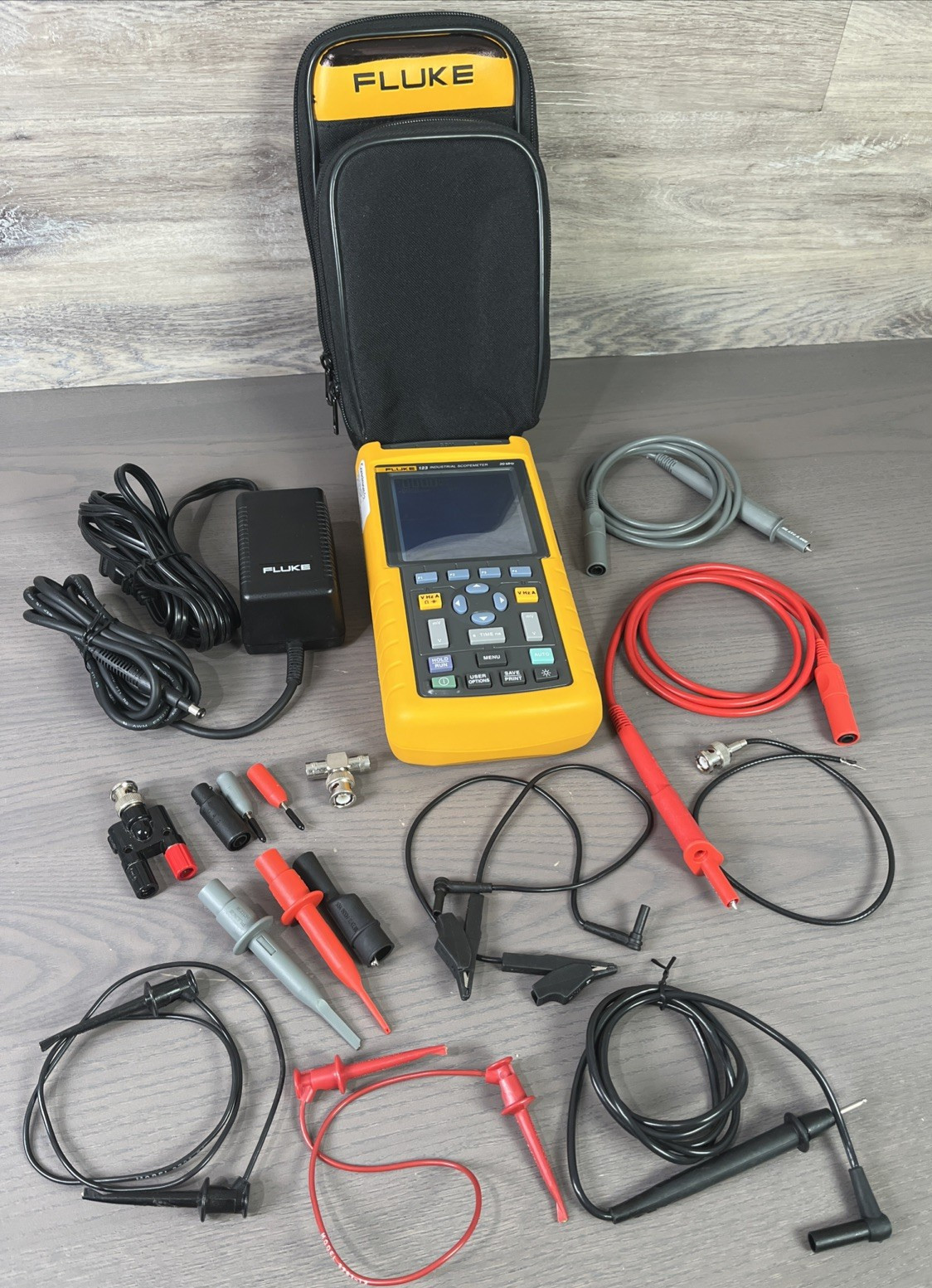 Fluke Oscilloscope 123 Portable 2 Channel 20Mhz Industrial Scopemeter Bundle