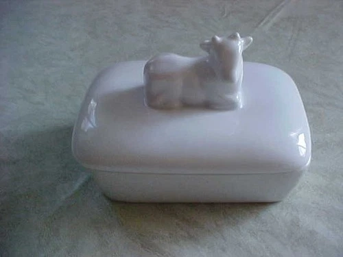 VINTAGE UNUSED WHITE MILKGLASS BUTTER DISH WITH COW ON LID,MINT UNUSED