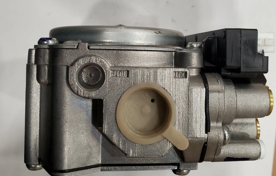 0151M00027 Goodman Amana Janitrol White Rodgers Furnace Gas Valve 0151M00027 - Image 3 of 4