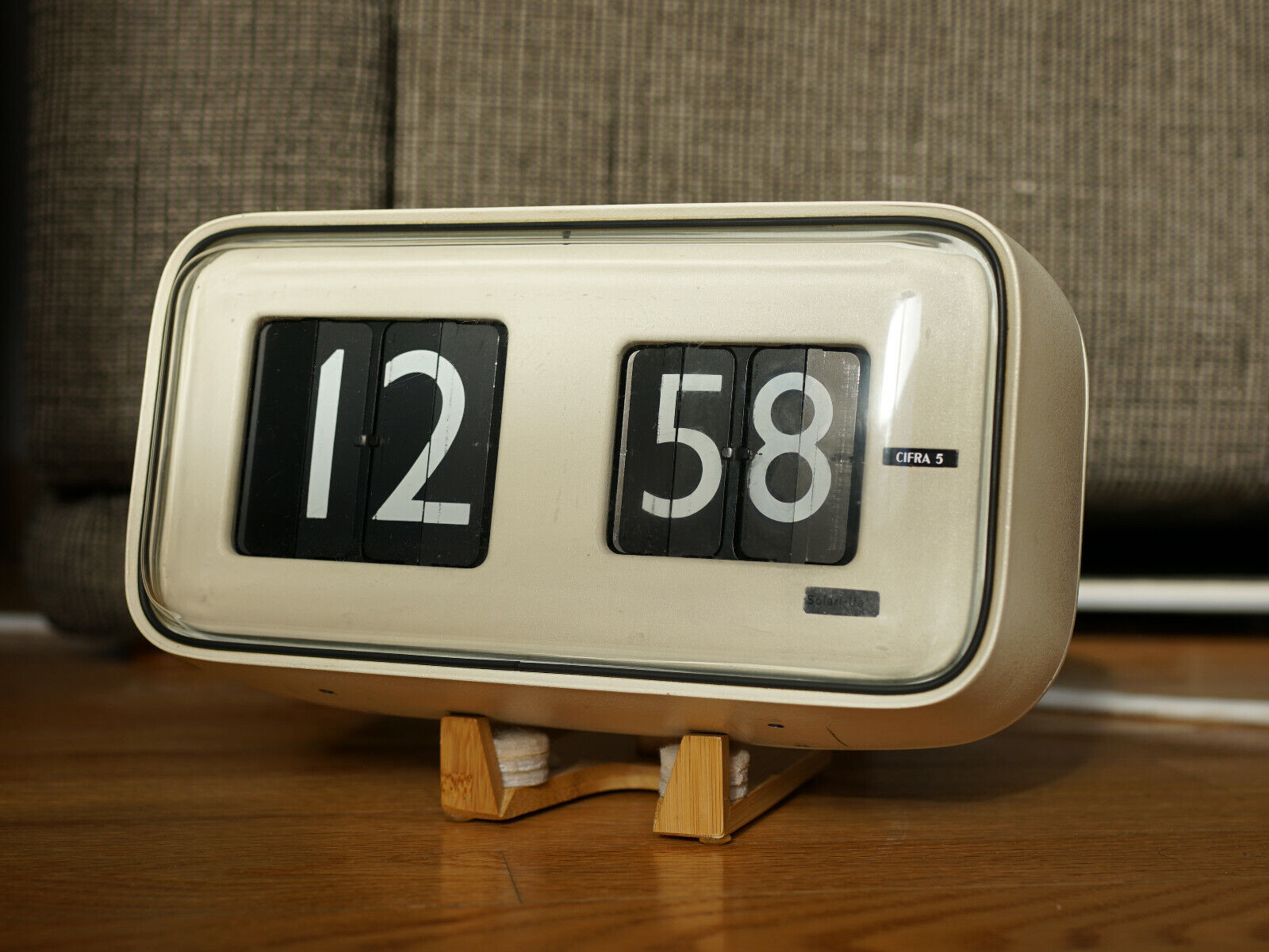 Solari Cifra 3 (1965) flip clock I just got running again. Love it! :  r/Mid_Century