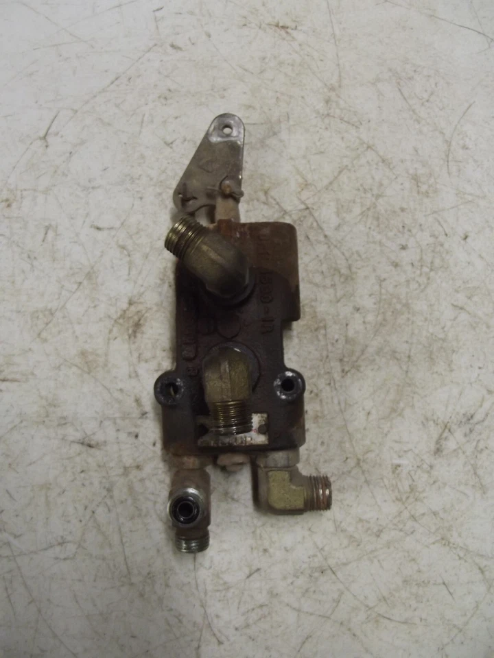John Deere 345 Hydraulic Control Valve - Image 3 of 4
