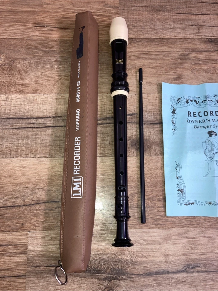 VTG LMI Recorder Soprano Korea w/ case, Manual and Cleaning Rod - Image 4 of 4
