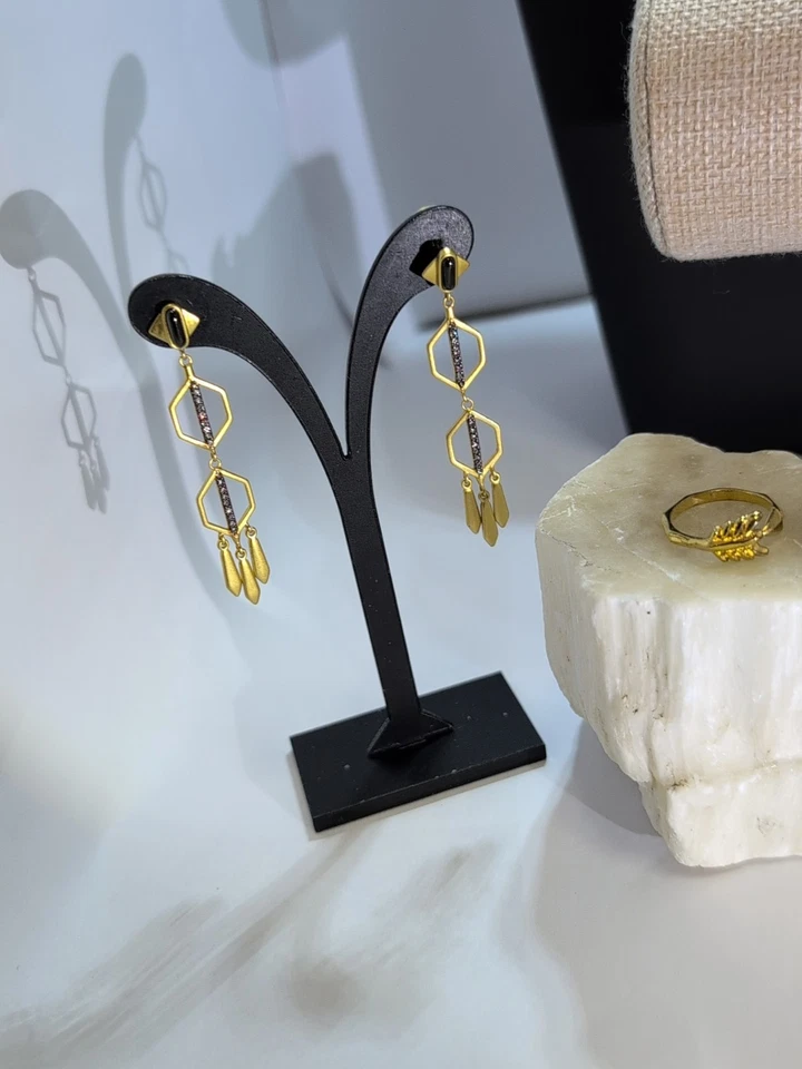 Pulsera de cuero Stella & Dot Terra | Pendientes | Anillo de plumas conjunto de 3 piezas cristales Foto 2 de 4