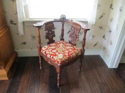 Antique Vintage Victorian Carved Walnut Corner Italian Chair Face  Griffons
