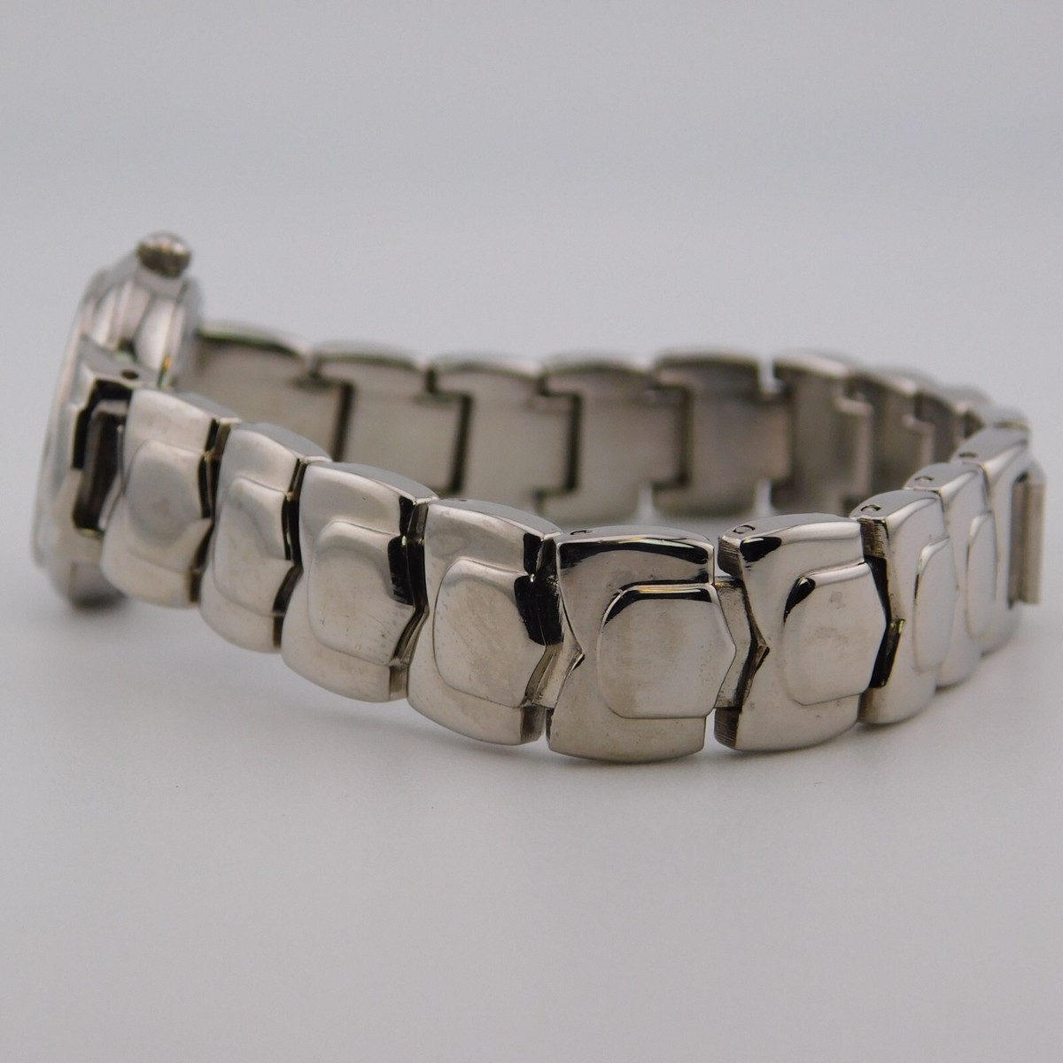 Gloria Vanderbilt Vintage Silver Tone Cuff Watch @7” around (needs battery) Gloria Vanderbilt Womens Watch 19mm Silver Tone Heart  main image 4