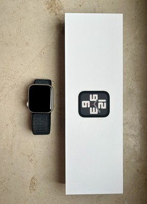 Apple watch SE (Gen 2) GPS 40 mm Starlight - mit Sport Loop Armband Ink