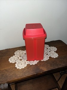NEW Tupperware Pick-A-Deli Pickle Keeper Large 8 Cup 3 Piece Red
