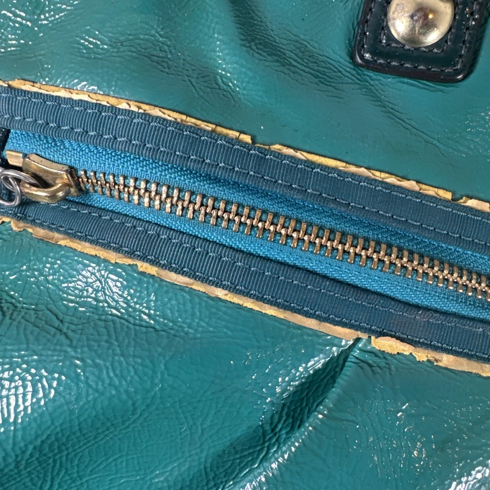 Bolso de hombro grande verde azulado brillante líquido COACH Poppy Foto 4 de 4