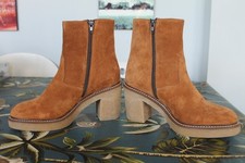 new Clarks women's dark tan suede ankle boots size 5 D