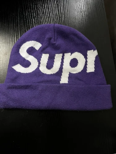 ? BONNET GRAND LOGO SUPRÊME VIOLET FONCÉ FW23 VIOLET 2023