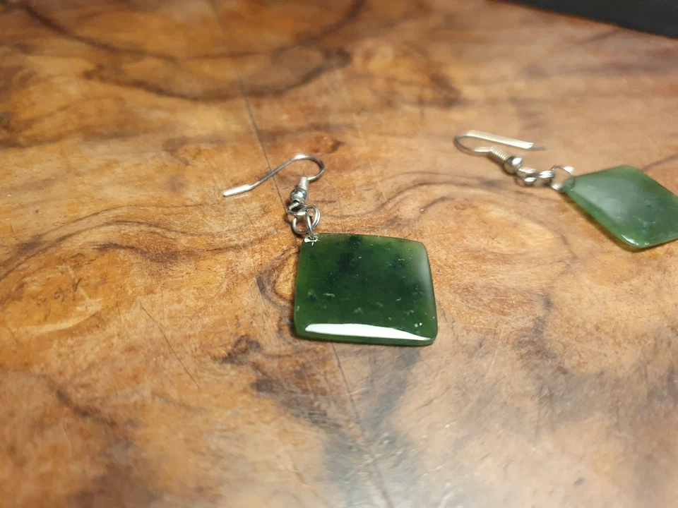 Echte polierte Jade-Ohrringe. 2 cm flache Quadrate. Fantastischer Zustand. - Bild 4 von 4