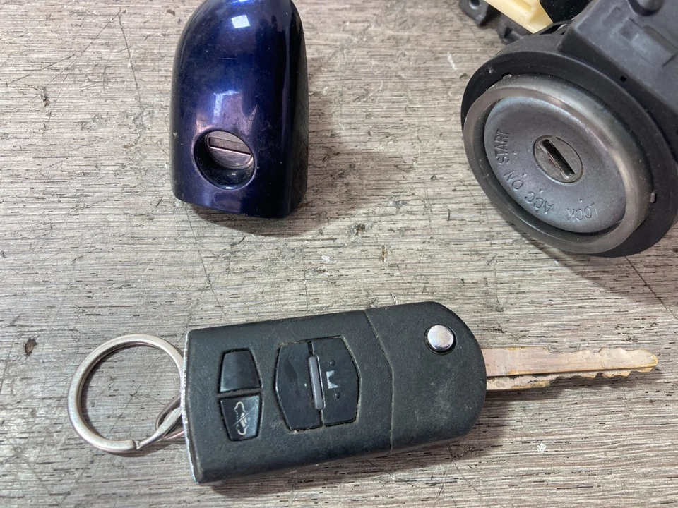 JUEGO DE CERRADURA DE BARRIL DE ENCENDIDO MAZDA 6 2009 CON LLAVE GS1D66938A Foto 2 de 4
