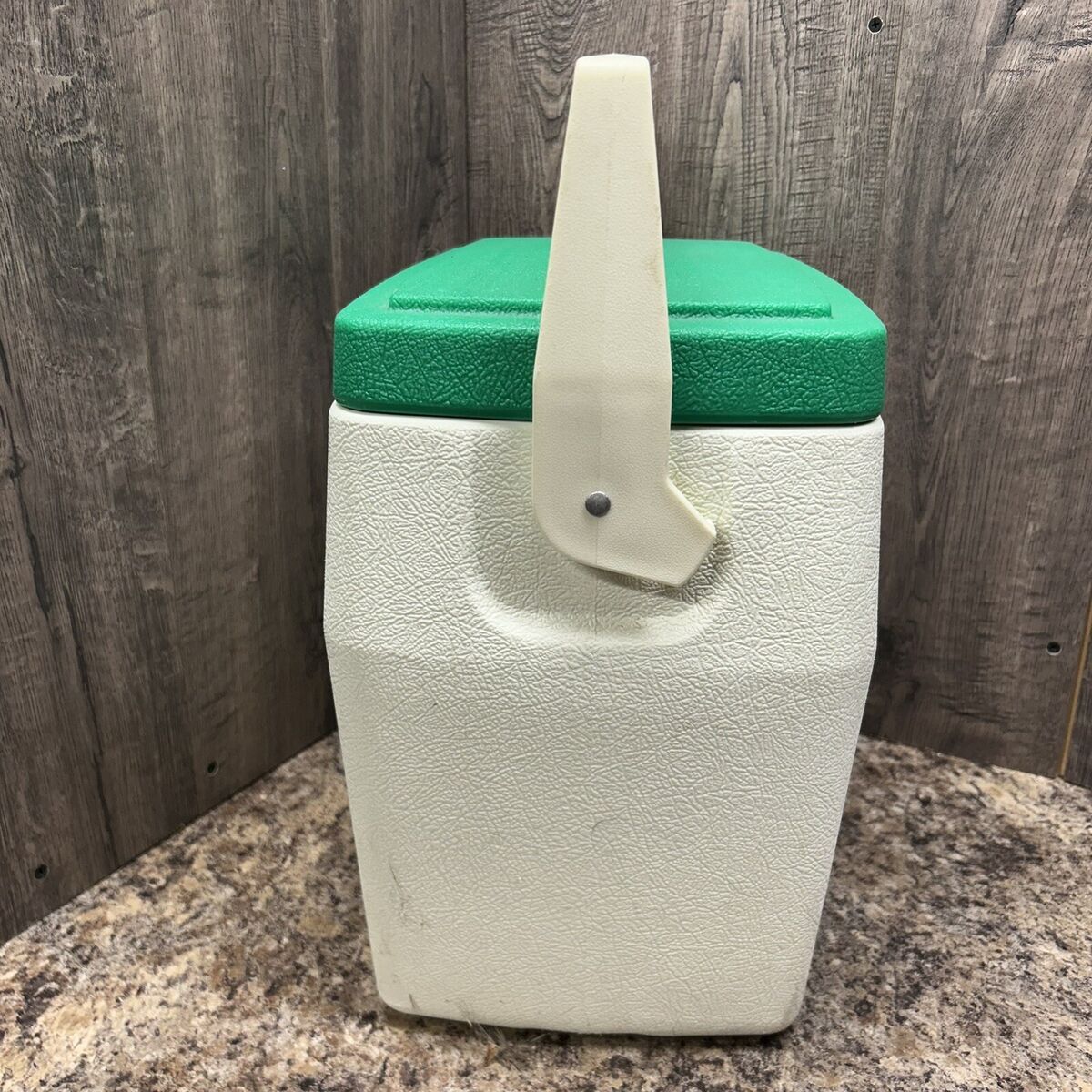 Vintage Coleman Oscar 5274 Cooler White and Green 1979 for Vintage Coleman Oscar 5274 Cooler White and Green 1979 for