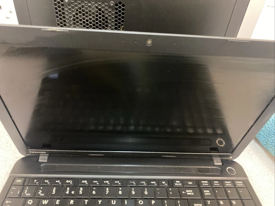 Toshiba Satellite Pro C50-A-1MX Laptop. Core i3. No Hdd Faulty No Charger Repair - Image 2 of 4