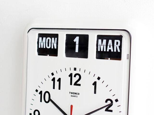 TWEMCO BQ-12A White Wall Clock Perpetual Calendar Function H38cm